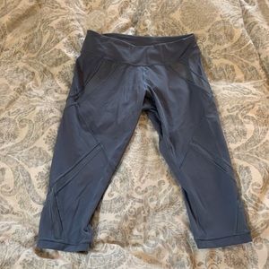 Lululemon gray crop sz 6